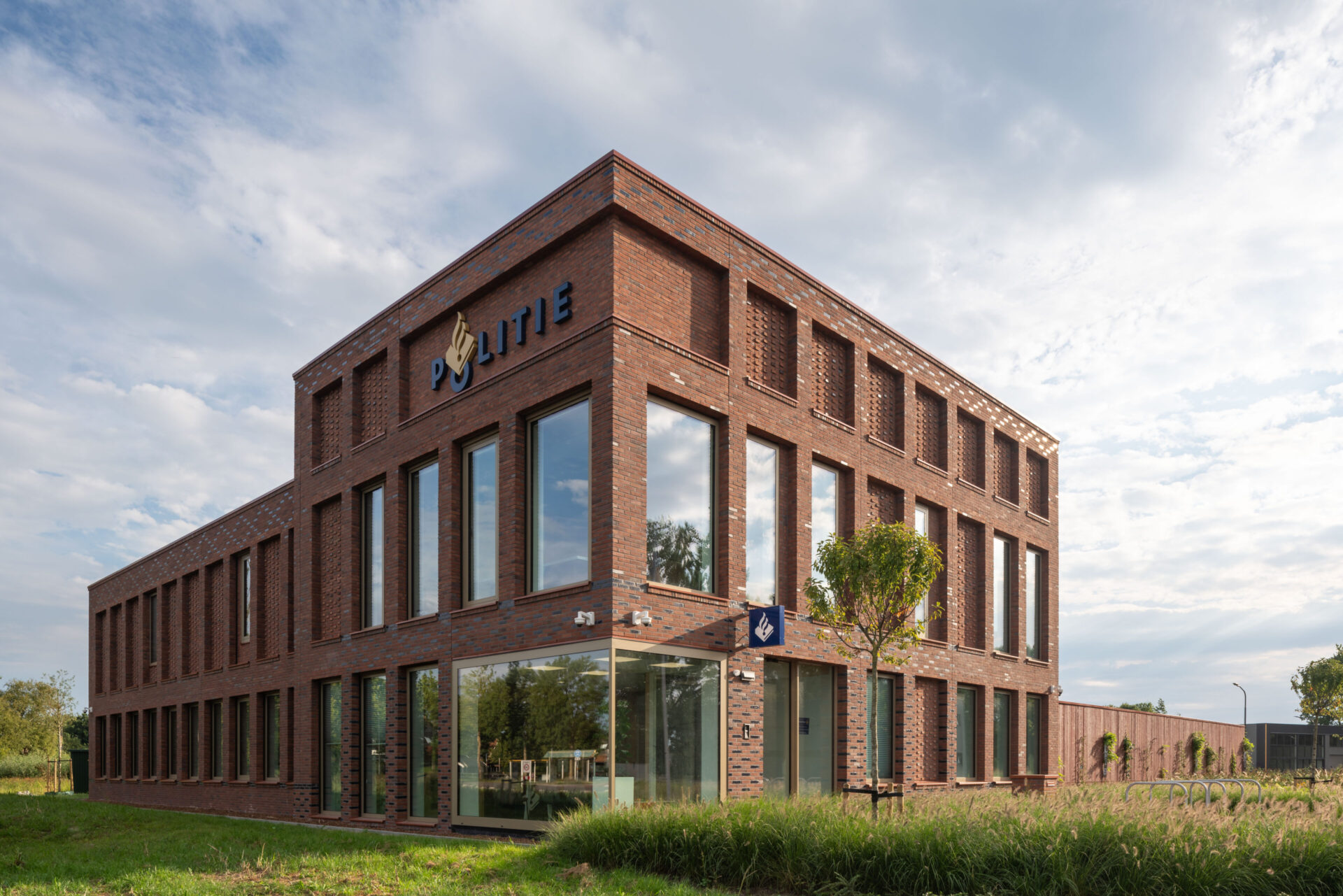 Uitnodigend Politiebureau met Hogelands elan